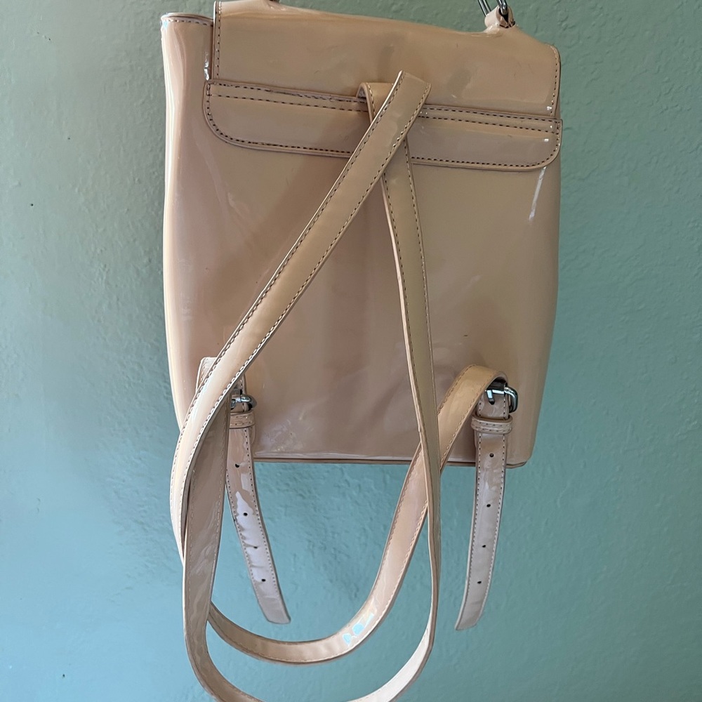 Backpack - Picture 2 of 7